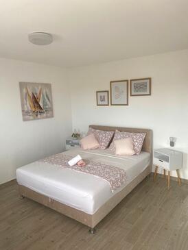 Appartamenti con parcheggio Seget Donji, Traù - Trogir - 23533