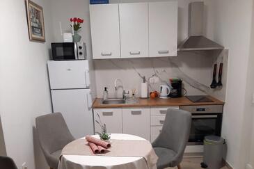 Appartamenti con parcheggio Seget Donji, Traù - Trogir - 23533