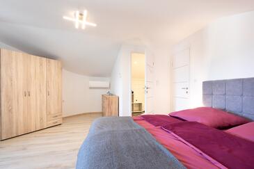 Nyaralóház parkolóhellyel Punat, Krk - 23535