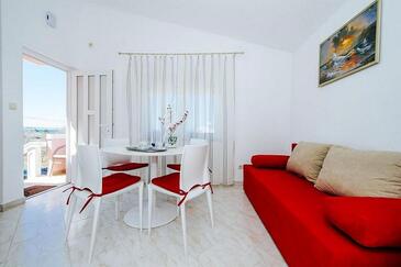 Vrsi, Jídelna v ubytování typu apartment, s klimatizací, domácí mazlíčci povoleni a WiFi.
