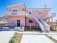 Vrsi, Zadar, Объект 23537 - Апартаменты с галечным пляжем.