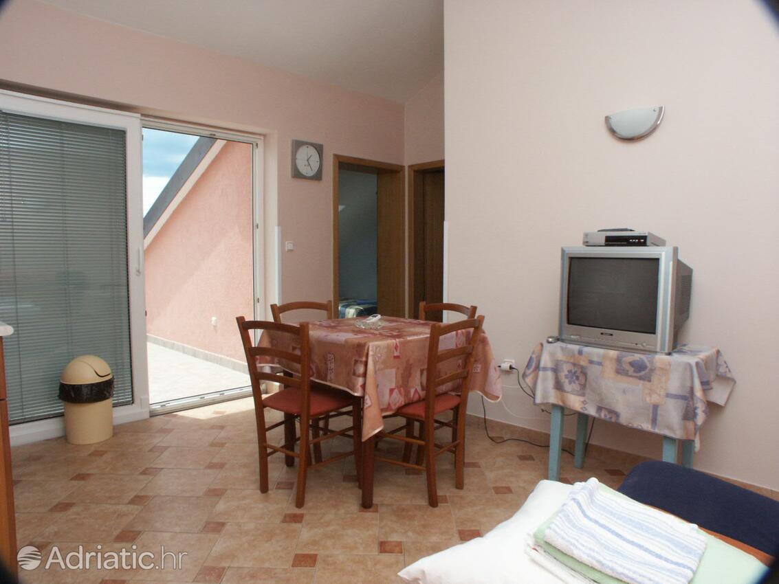 A-2354-d - Privatni smještaj - Apartmani uz more Crikvenica