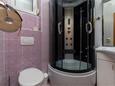 Krvavica, Bathroom in the studio-apartment, WiFi.