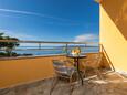 Krvavica, Balcony in the studio-apartment, with a sea view and WiFi.