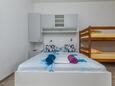 Krvavica, Bedroom in the studio-apartment, air condition available and WiFi.