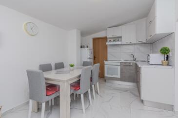 Apartments with parking space Vir - Lozice - 23549