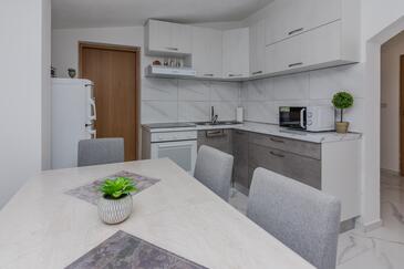 Apartments with parking space Vir - Lozice, Vir - 23549