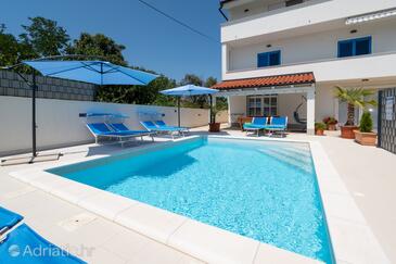 Apartmaji z bazenom za družine z otroci Privlaka, Zadar - 23555 Adriatic.hr