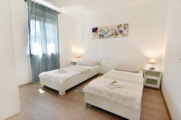 Apartmani s bazenom pogodni za obitelji s djecom Čepljani, Umag - 23565