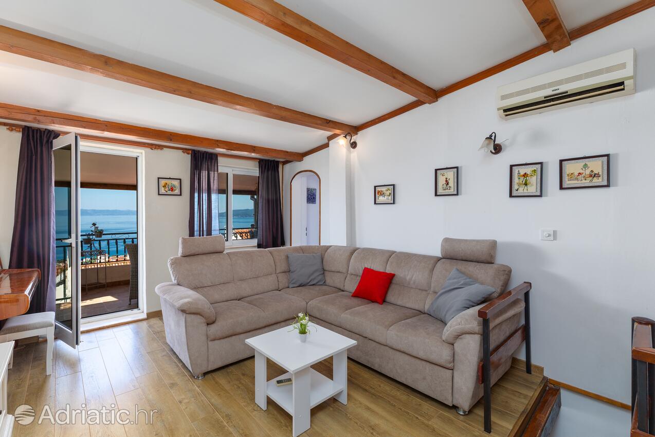 Family friendly house with a swimming pool Makarska - 23571