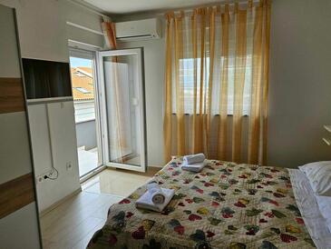 Apartmaji s parkingom Njivice, Krk - 23573
