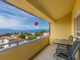 Njivice, Balcon dans l’hébergement en type apartment, avec la vue sur la mer et WiFi.