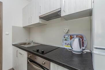 Apartmaji s parkingom Njivice, Krk - 23575