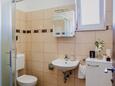 Privlaka, Badezimmer in folgender Unterkunftsart apartment, WiFi.