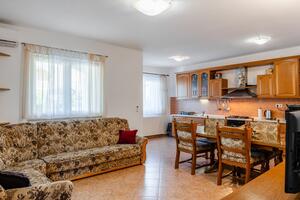 Apartmanok parkolóhellyel Vir - 23588