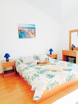 Lejligheder og værelser med pool Senj - 23592