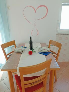 Lejligheder og værelser med pool Senj - 23592