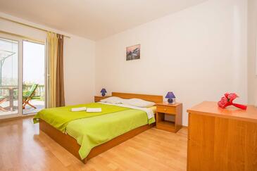 Apartmanok és szobák medencével Senj - 23592