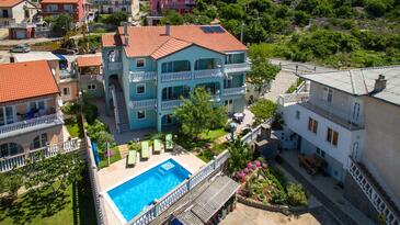 Senj, Senj, Alloggio 23592 - Appartamenti e camere con la spiaggia ghiaiosa.