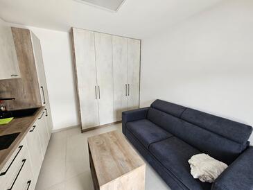 Seline, Living room in the studio-apartment, air condition available and WiFi.