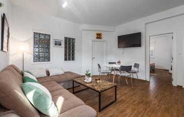 Pula, Camera di soggiorno nell'alloggi del tipo apartment, condizionatore disponibile e WiFi.