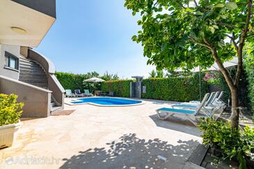 Appartements avec piscine pour les familles avec enfants Pula - 23595