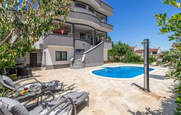 Apartmani s bazenom pogodni za obitelji s djecom Pula - 23595 Adriatic.hr