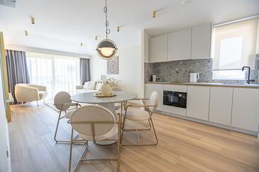 Apartmani s bazenom pogodni za obitelji s djecom Baška Voda, Makarska - 23601