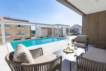 Apartmani s bazenom pogodni za obitelji s djecom Baška Voda, Makarska - 23601