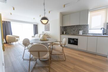 Apartmaji z bazenom za družine z otroci Baška Voda, Makarska - 23601