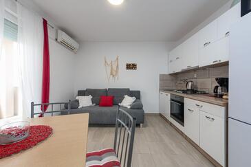 Ribarica, Living room in the apartment, air condition available, (pet friendly) and WiFi.