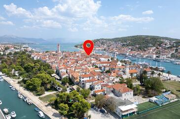 Trogir, Trogir, Object 23608 - Vakantiehuis blizu mora met een kiezelstrand.