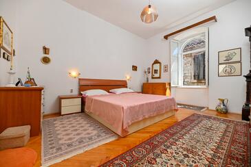 Feriehus ved sjøen Trogir - 23608