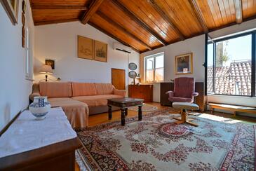 Trogir, Living room 1 in the house, air condition available and WiFi.