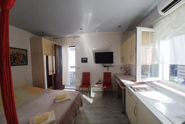 Studio-apartments Omiš, Central Dalmatia