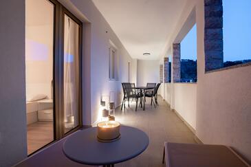 Apartamentos con parking Palit, Rab - 23622