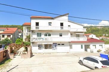 Overnatting Palit, Rab, Overnatting 23622 - Leiligheter med en rullesteinstrand.