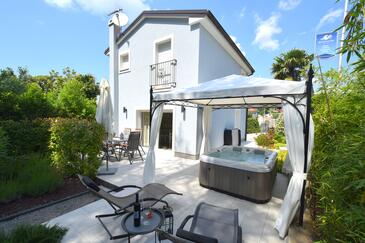 Beachfront Family-friendly House With Hot Tub Malinska, Krk - 23624 - Malinska