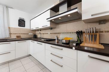 Apartmani s parkingom Njivice, Krk - 23632