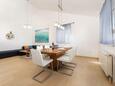 Sala da pranzo Njivice, Sala da pranzo nell'alloggi del tipo apartment, condizionatore disponibile e WiFi.