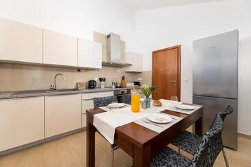 Apartmani s parkingom Njivice, Krk - 23632