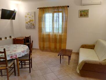 Baška, Living room in the apartment, air condition available and WiFi.