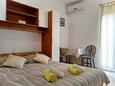 Baška, Bedroom in the studio-apartment, air condition available and WiFi.