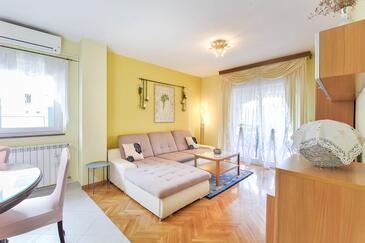 Zadar, Living room in the apartment, air condition available and WiFi.