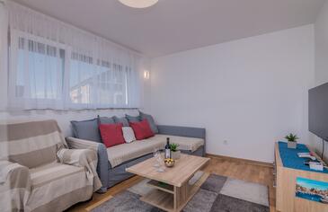 Malinska, Obývacia izba v ubytovacej jednotke apartment, WiFi.