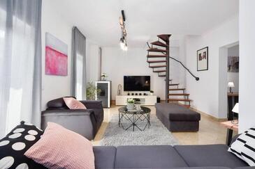 Lučane, Гостиная в размещении типа house, Домашние животные допускаются и WiFi.