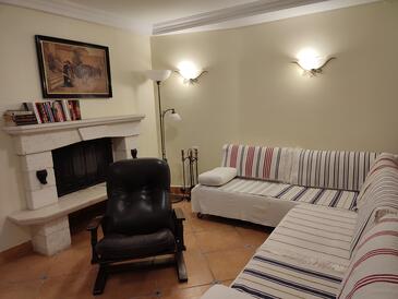 Вітальня Sutivan, Вітальня в розміщенні типу house, Домашні тварини допускаються і WiFi.