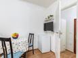 Valbandon, Dining room in the studio-apartment, air condition available and WiFi.