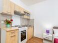 Valbandon, Kitchen in the studio-apartment, WiFi.