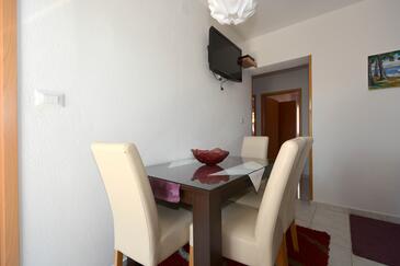 Okrug Gornji, Comedor en alojamiento de tipo apartment, aire acondicionado disponible y WiFi.